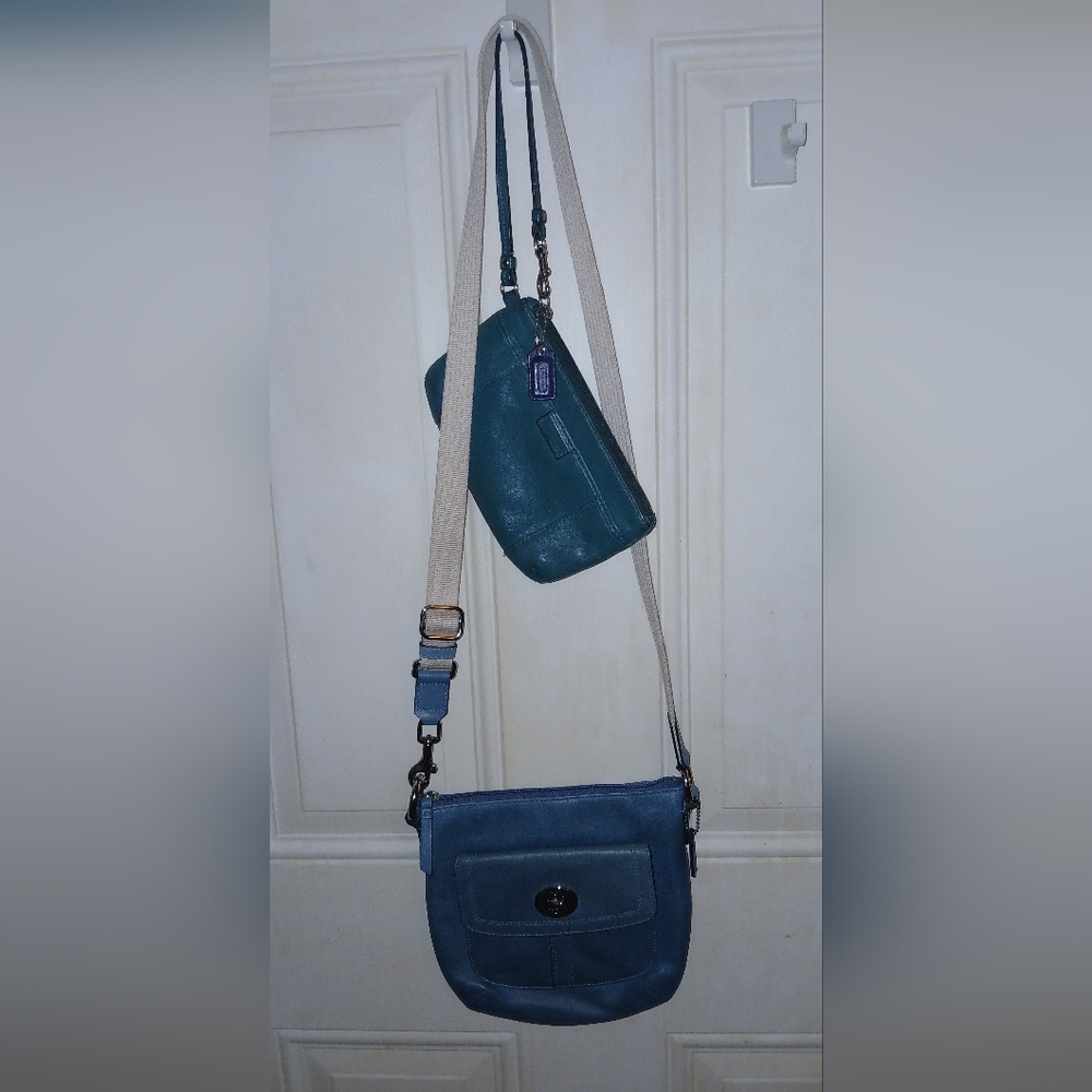 Authentic COACH Hamilton Swing Pack F43057 With Wristlet Bundle